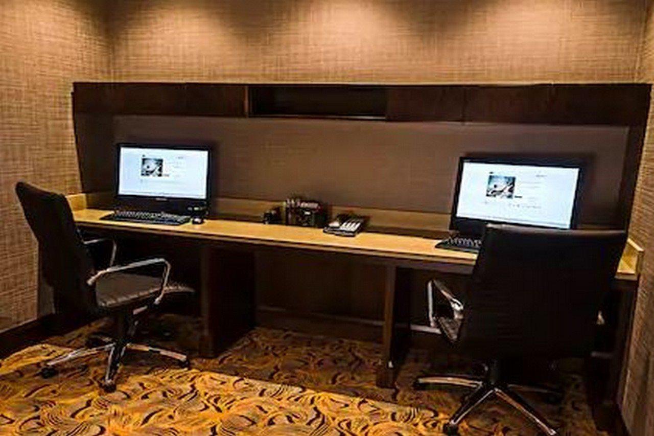 Hampton Inn By Hilton Ottawa Airport Экстерьер фото
