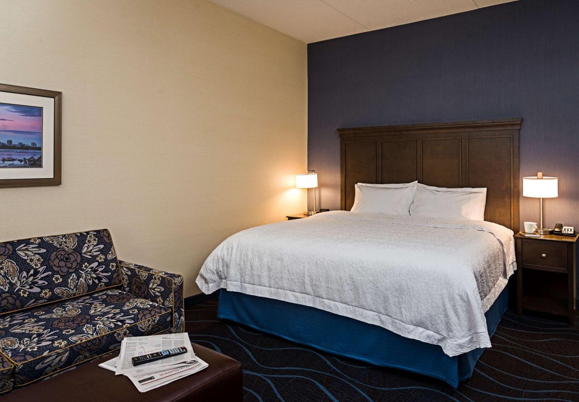 Hampton Inn By Hilton Ottawa Airport Экстерьер фото