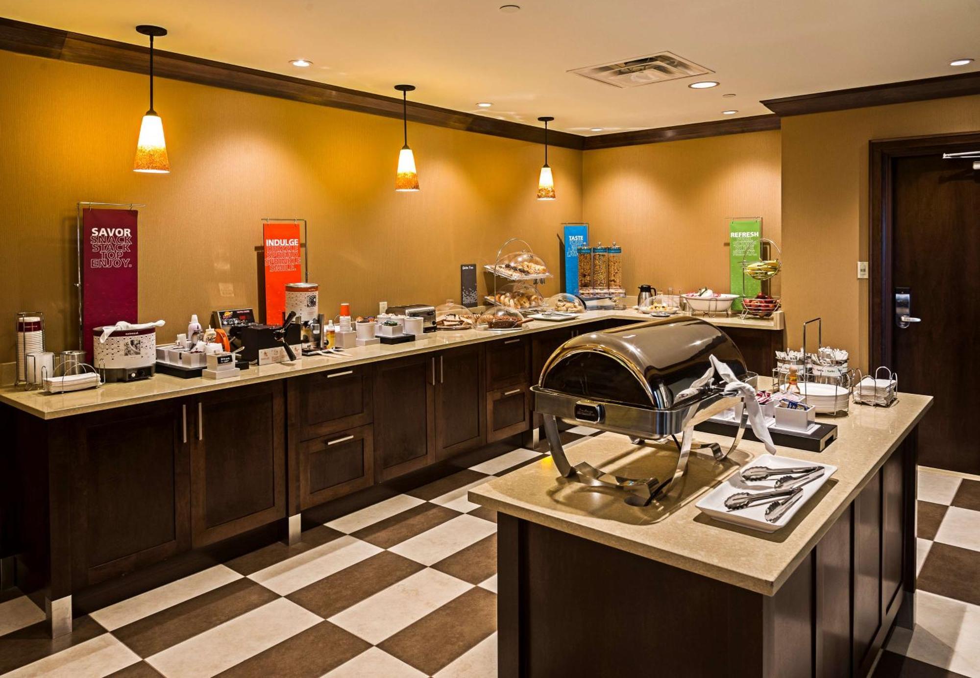 Hampton Inn By Hilton Ottawa Airport Экстерьер фото