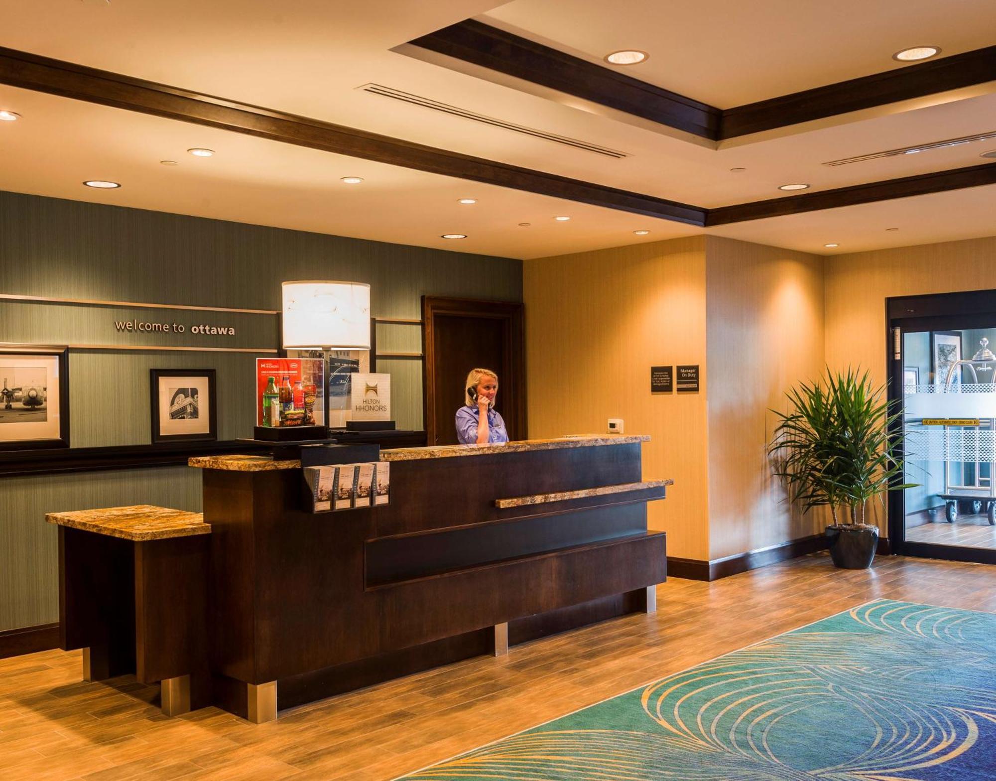 Hampton Inn By Hilton Ottawa Airport Экстерьер фото