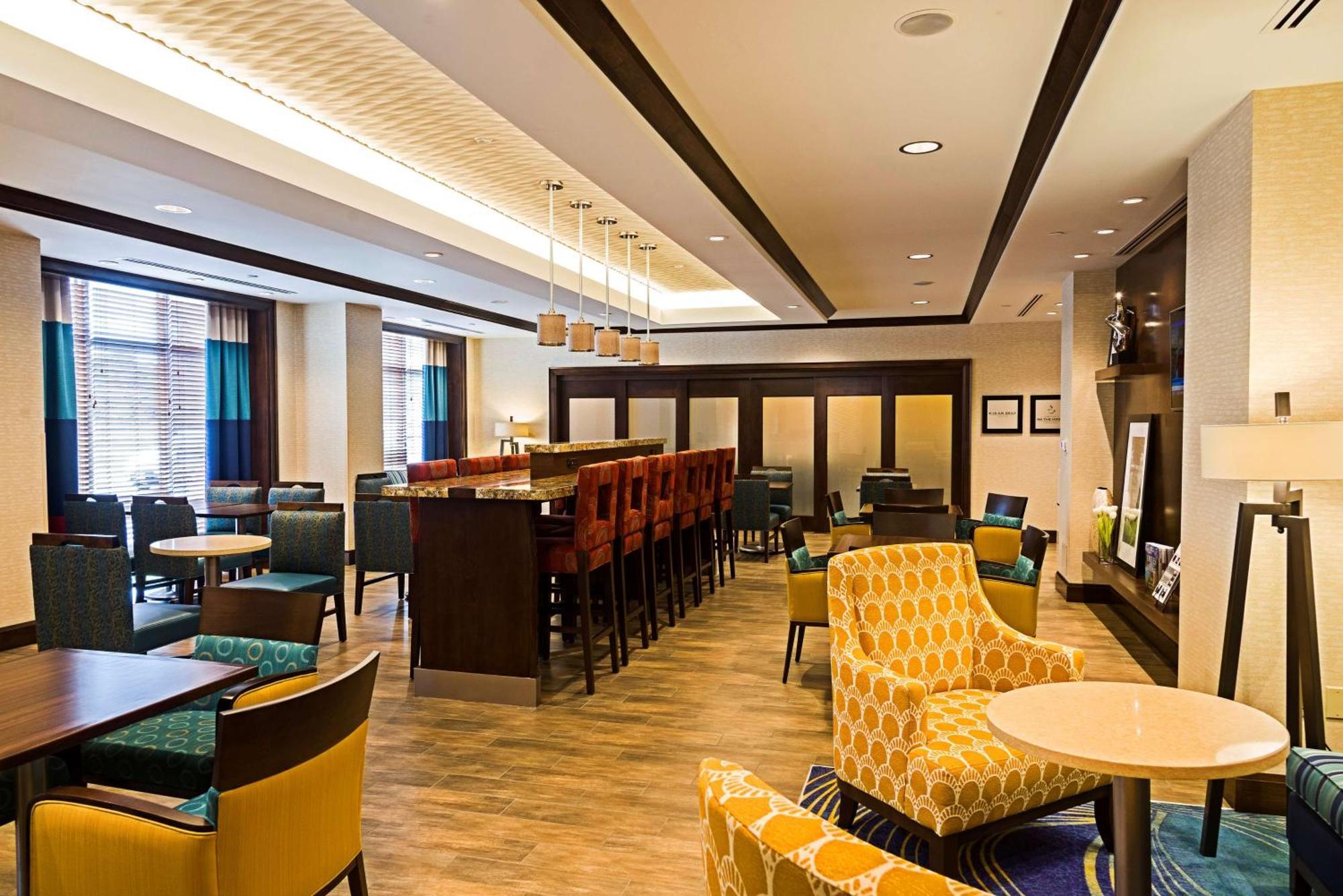 Hampton Inn By Hilton Ottawa Airport Экстерьер фото