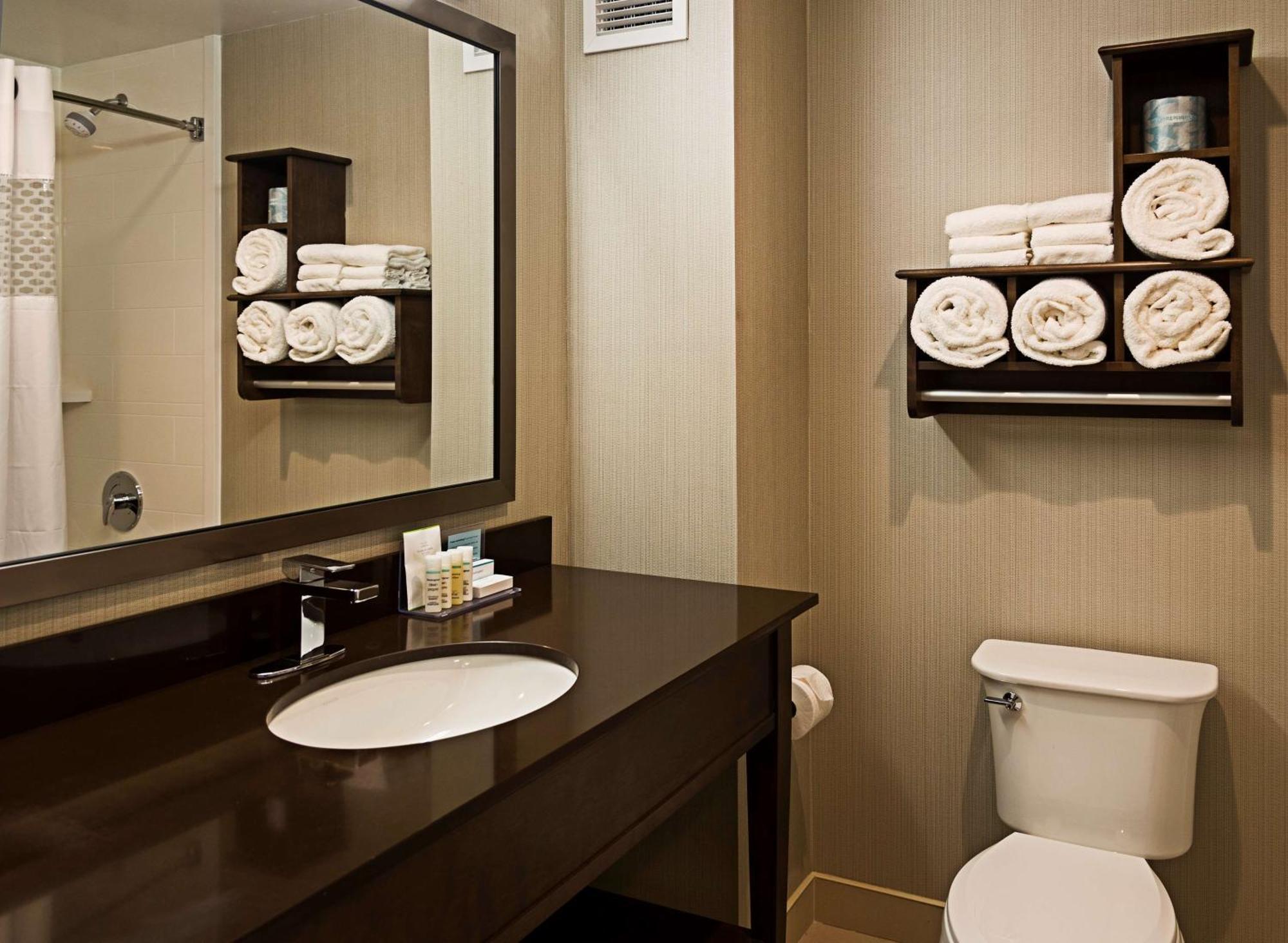 Hampton Inn By Hilton Ottawa Airport Экстерьер фото